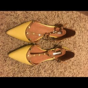 Halogen Olson Pointy Toe Studded Flats Yellow Sz 7